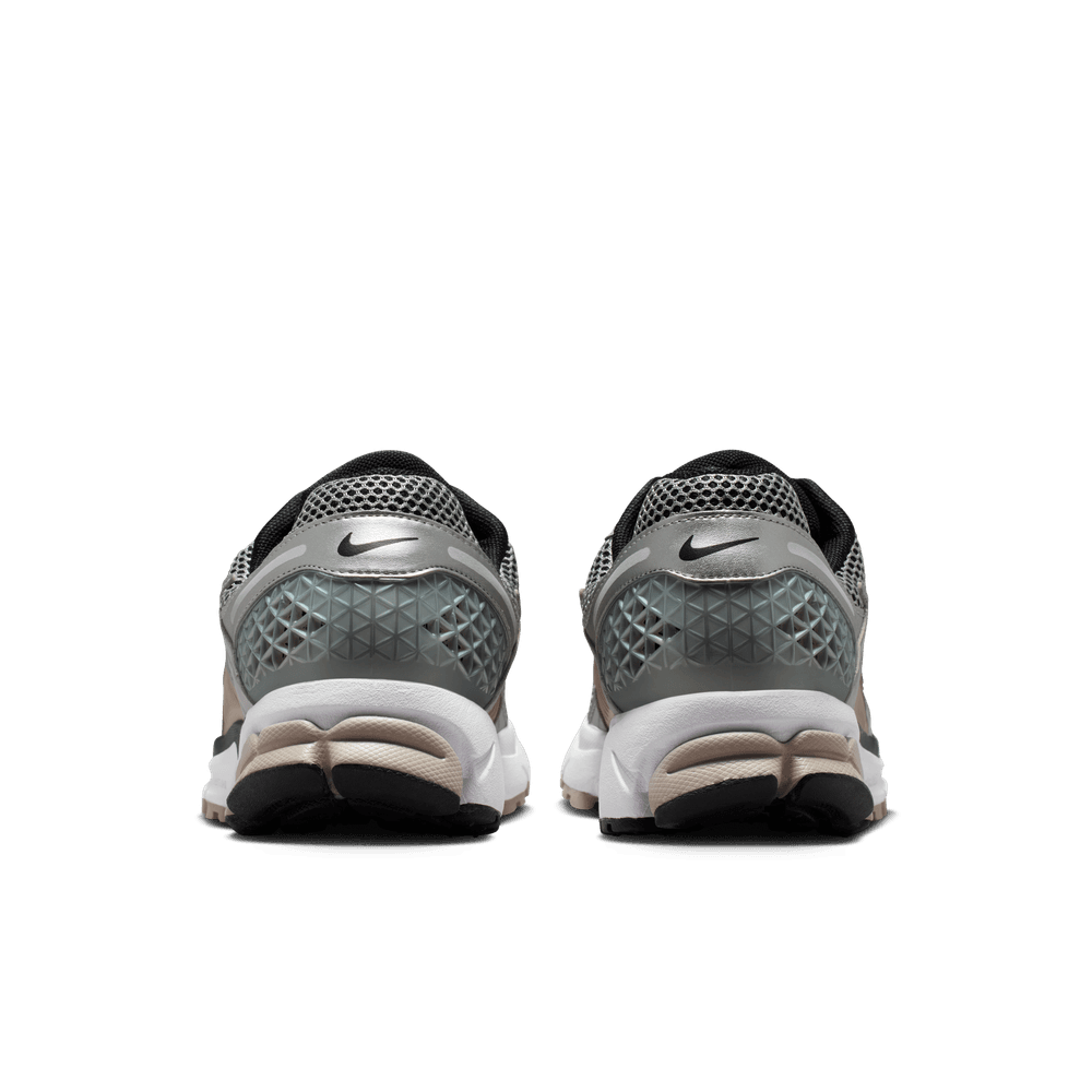 Men's Nike Zoom Vomero 5 - METALLIC SILVER
