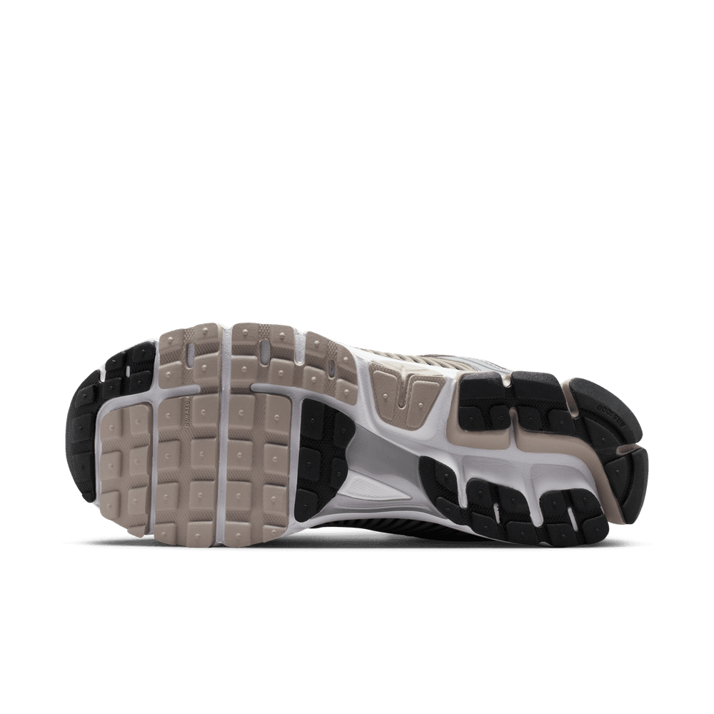 Men's Nike Zoom Vomero 5 - METALLIC SILVER