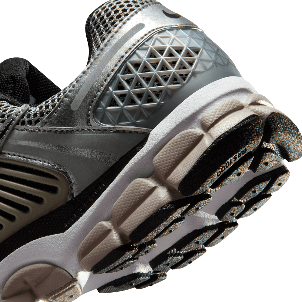 Men's Nike Zoom Vomero 5 - METALLIC SILVER